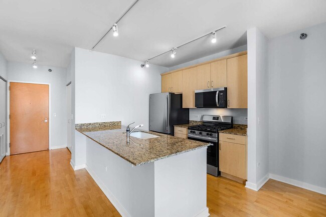 Foto del edificio - 330 W Grand Ave