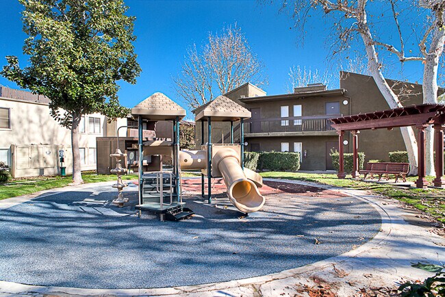 Foto del edificio - 18350 Hatteras St