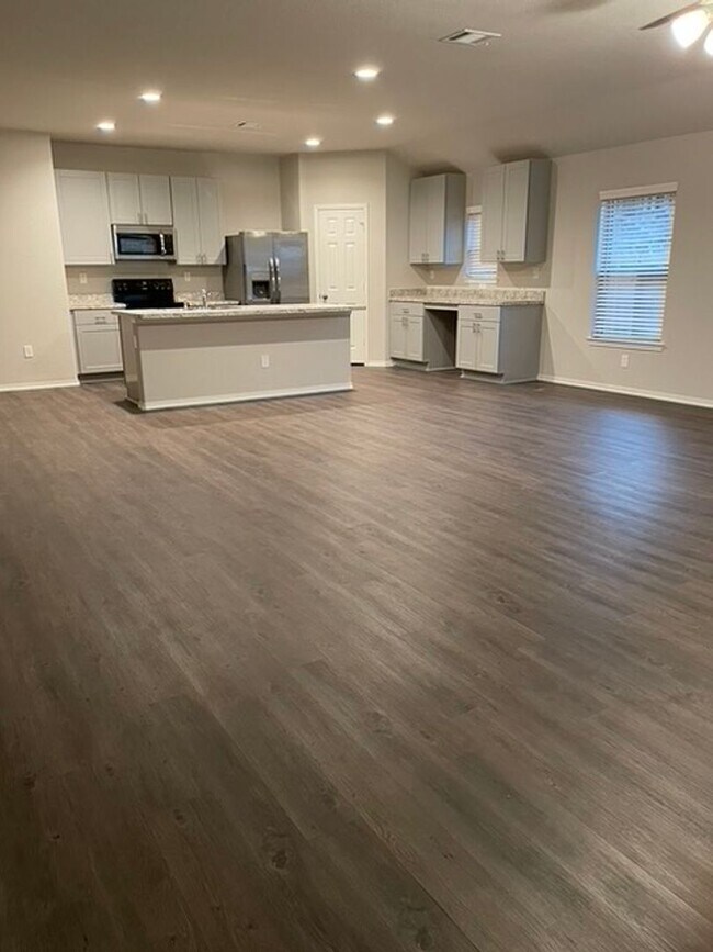 Building Photo - *Rent FREE until May 1!* Four Bedroom | Two Bath Home in Harrington Trails