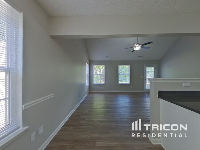Foto del edificio - 4112 Everest Dr