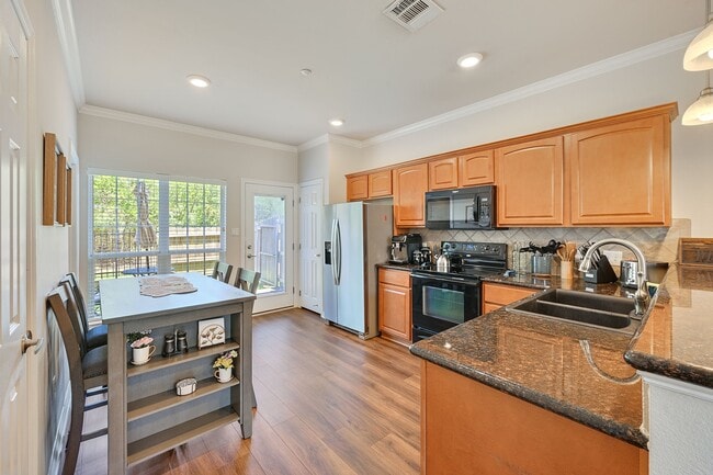 Building Photo - 305 Holleman Dr E