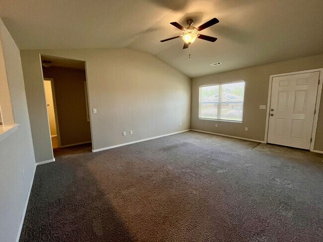 Building Photo - Newer Built 3 Bedroom Centerton Home!