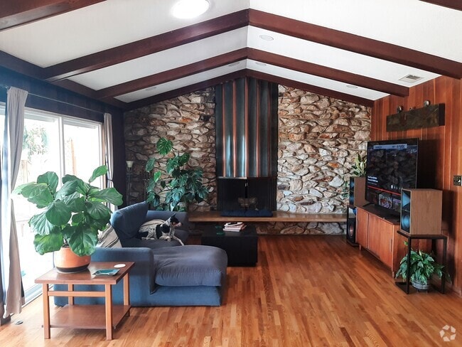 Building Photo - 968 Corte Maria Ave