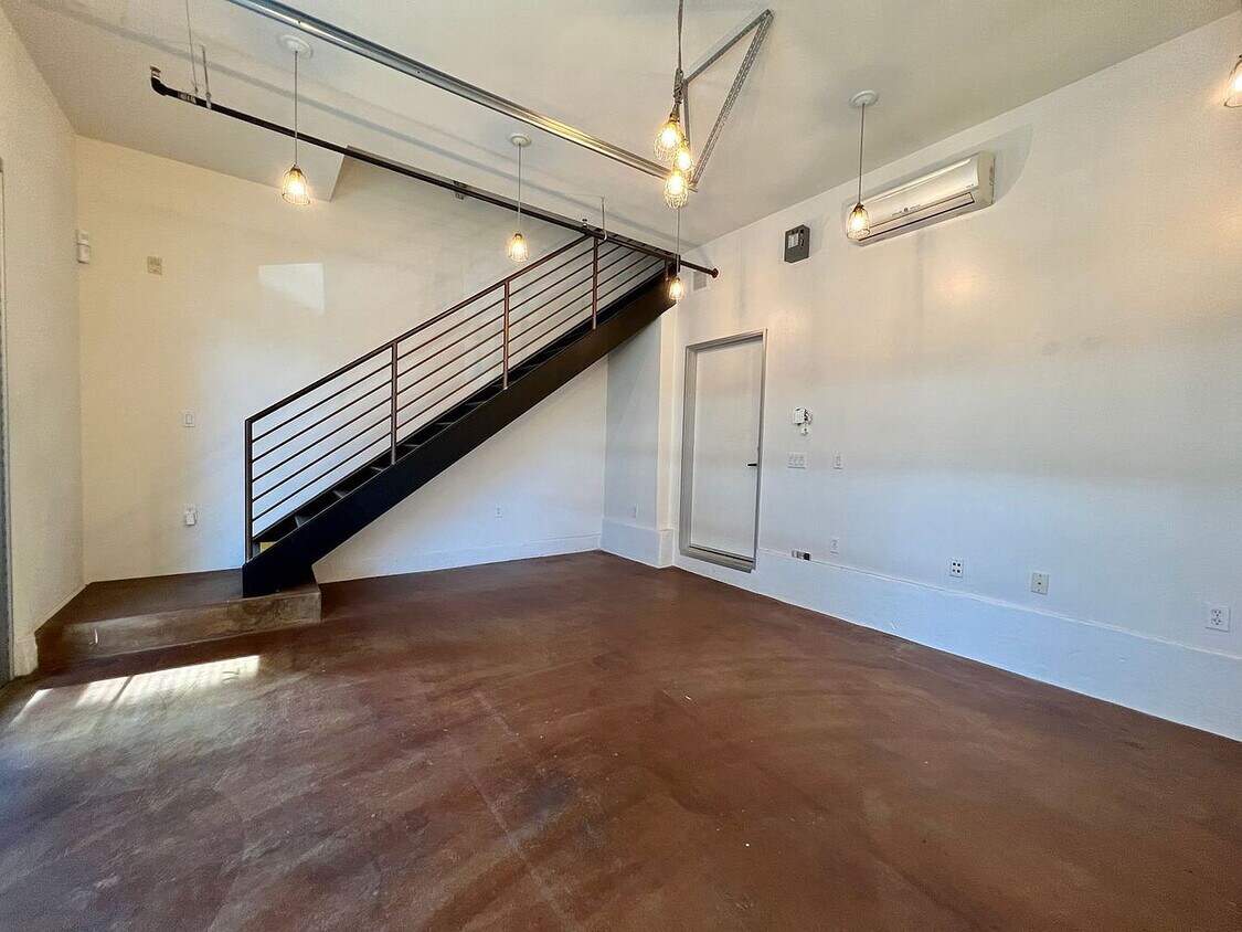 Primary Photo - "Charming 1-Bed Sanctuary in Santa Ana with Spacious Interiors & Elegant Granite Touches!"