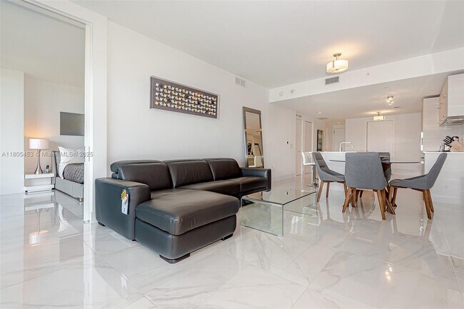 Foto del edificio - 650 NE 32nd St