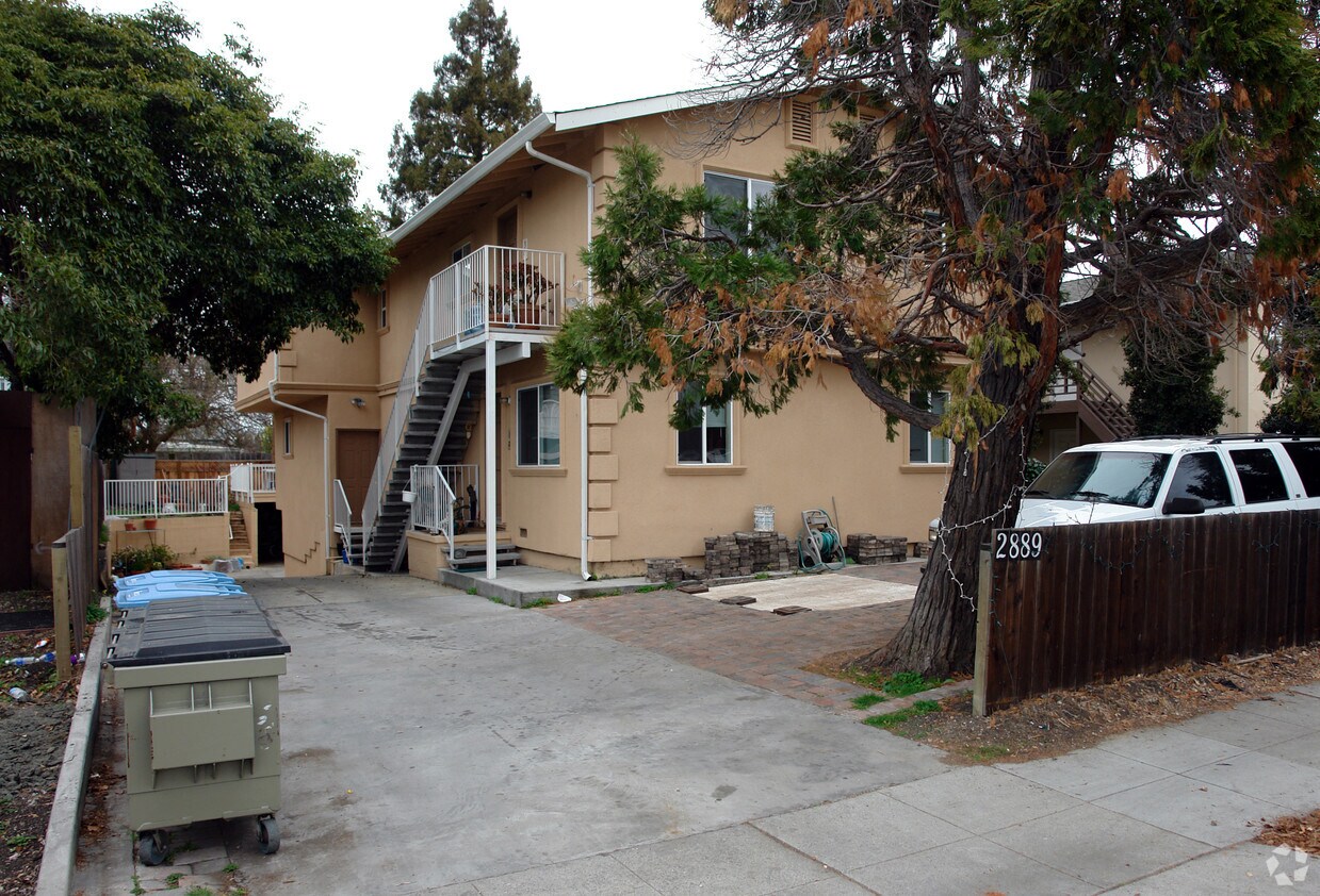 high trees on right side of property only one side of property to take pictures from - 2889 Alma St
