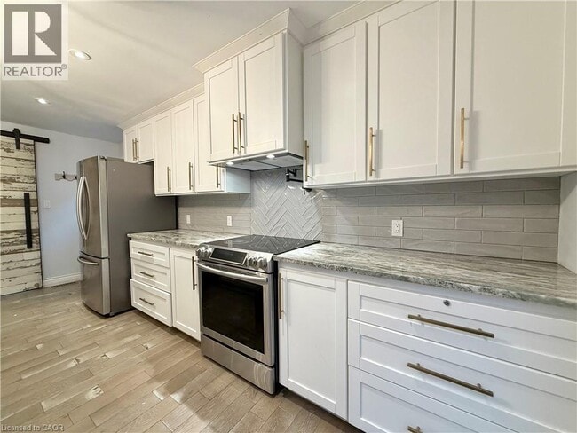 Photo du bâtiment - 1710 Balfour Blvd