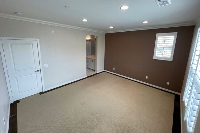 Foto del edificio - Stunning Portola Springs 3 Bed 3 Bath Condo