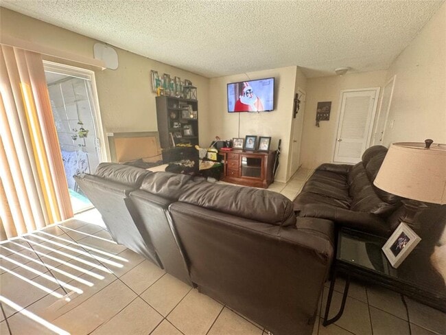 Building Photo - 10613 Golden Quail Dr