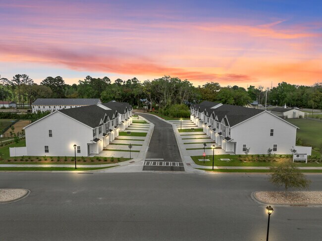 Foto del edificio - Oak Grove Townhomes