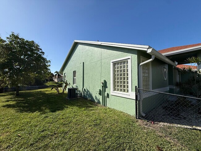 Foto del edificio - 1168 Hatteras Cir