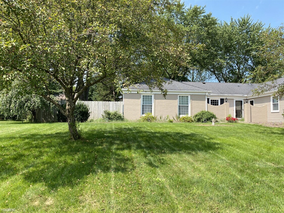 Primary Photo - 3 br, 2 bath Duplex - 4740 Norfolk Cir Nor...