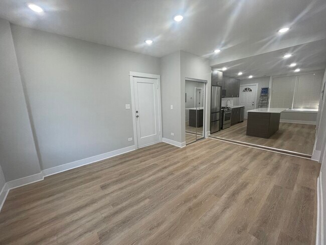 Building Photo - 2406 N Tripp Ave