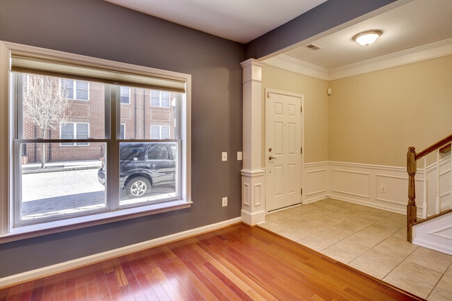 Building Photo - 1406 Benjamin St