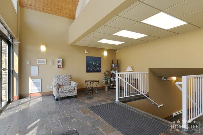 Photo du bâtiment - High-End Top-Floor 1 Bed + Den Condo with New Flooring & Paint in Central Chilliwack
