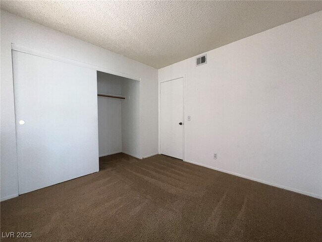 Foto del edificio - 1908 Misty Glade Dr