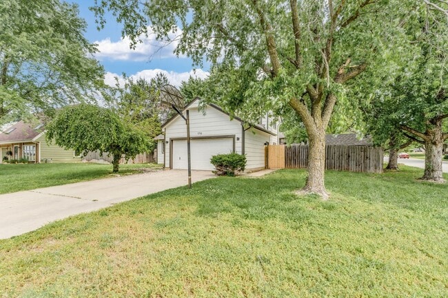 Building Photo - Completely renovated 4 bedroom, 3 bathroom...