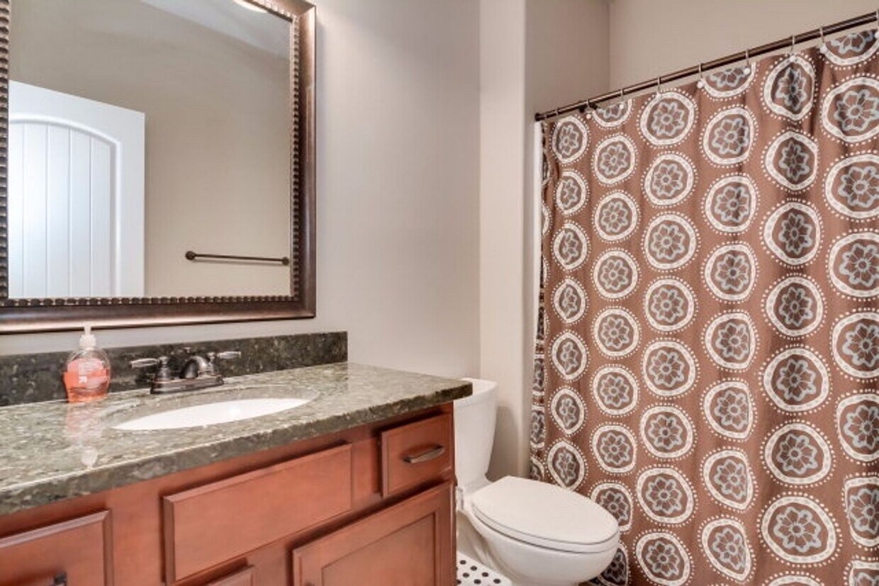 Foto principal - 260 Wentworth Pl