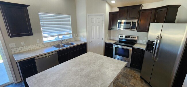 Foto del edificio - 2316 N Mountain Ash Ave