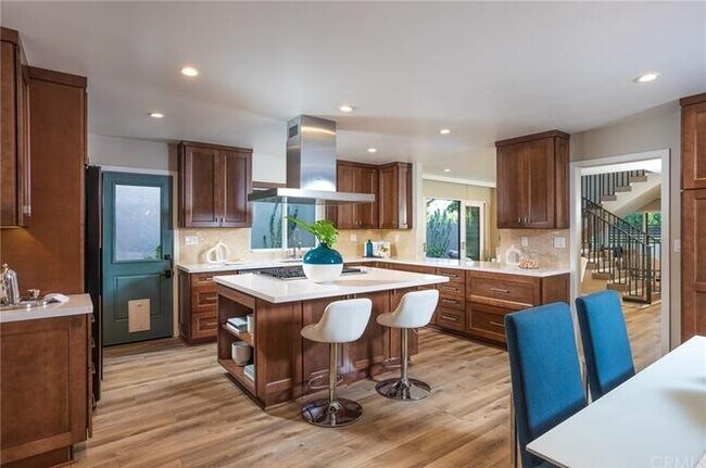Building Photo - 470 Vista Trucha