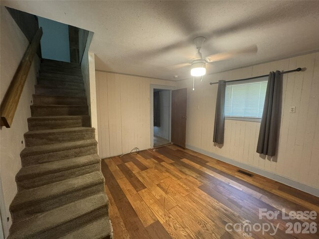 Foto del edificio - 1410 Dillard Ln