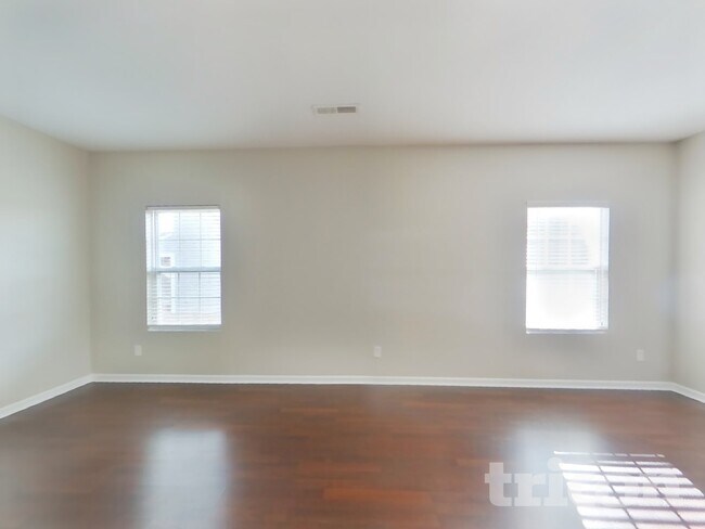 Foto del edificio - 3301 Pikes Peak Dr