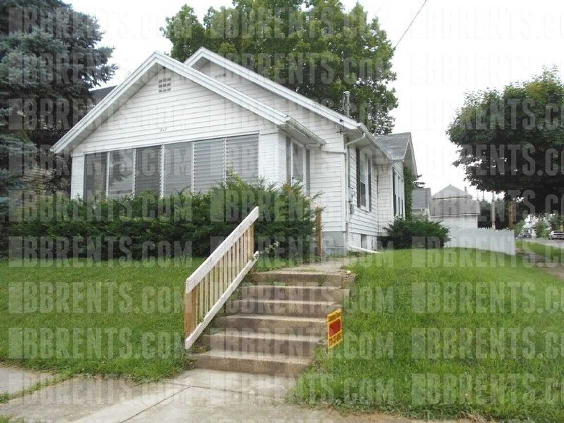 Primary Photo - 717 N D St