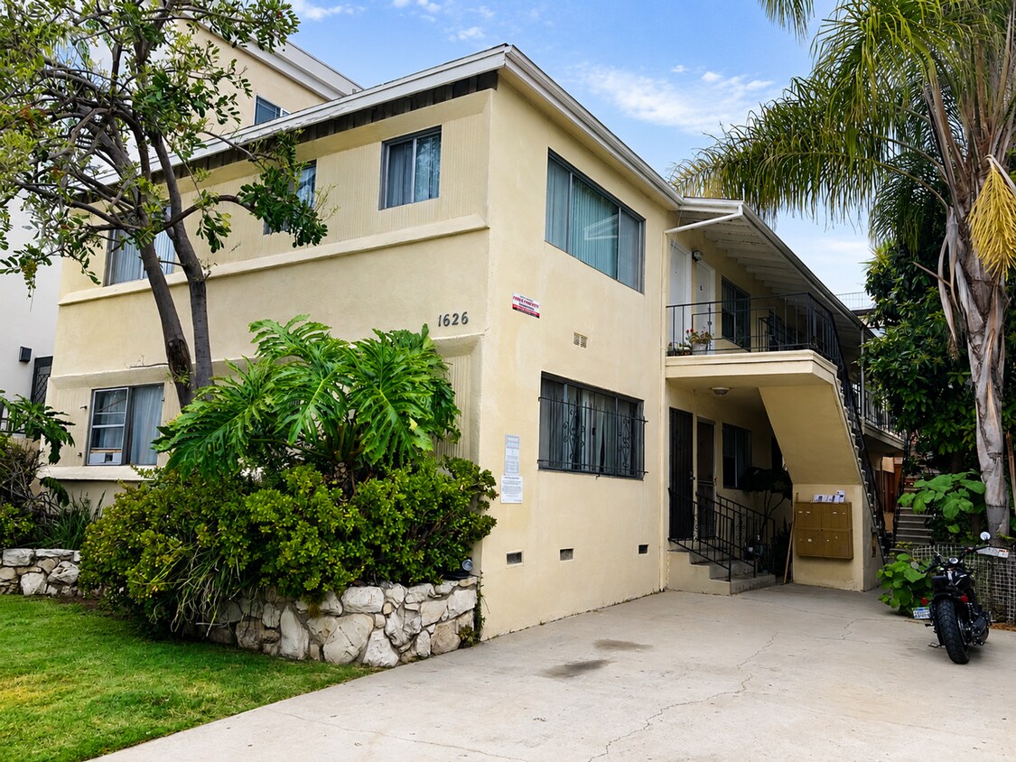 Foto del edificio - 1626 Barry Ave