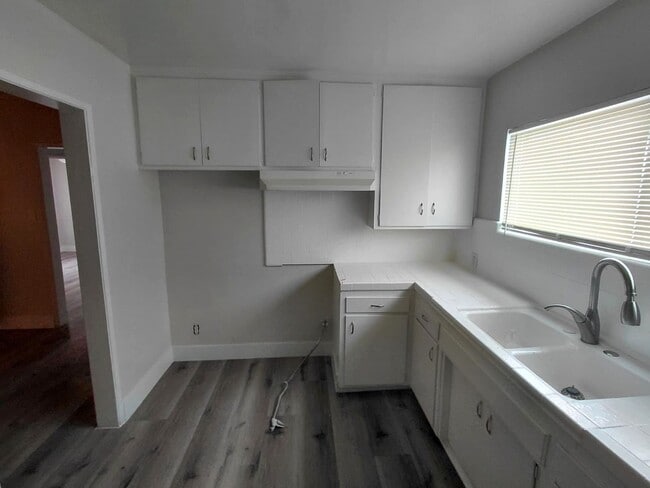 Building Photo - 138 E 88th St