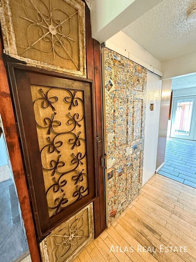 Building Photo - 218 W Rockrimmon Blvd