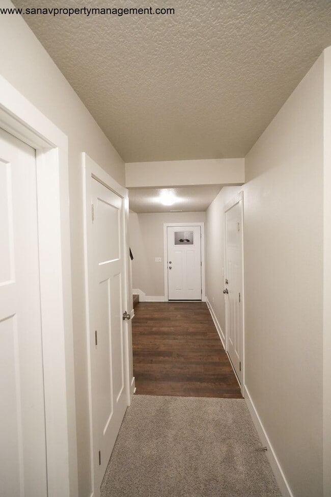 Building Photo - Beautiful two story with 4 Bedrooms home i...
