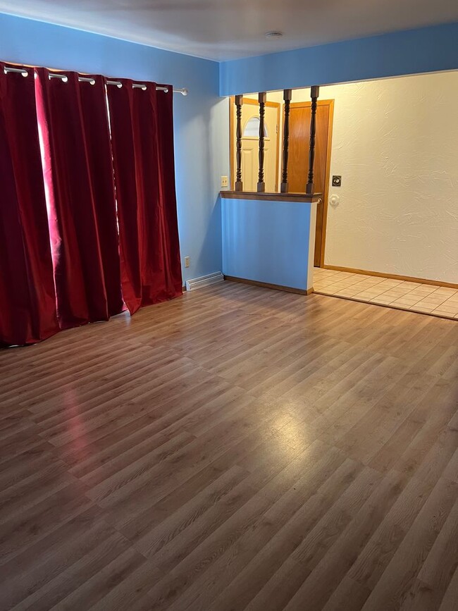 Foto del edificio - 4874 E Lawn Dr