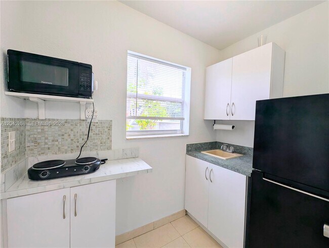 Foto del edificio - 351 E 5th St
