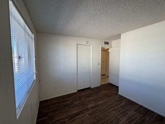Foto del edificio - 2Bdm 1 Bath, Washer/Dryer Hookups, Will no last long!