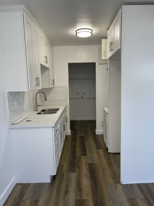 Foto principal - 6825 Converse Ave