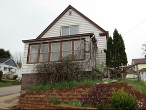 Building Photo - 105 Hill St