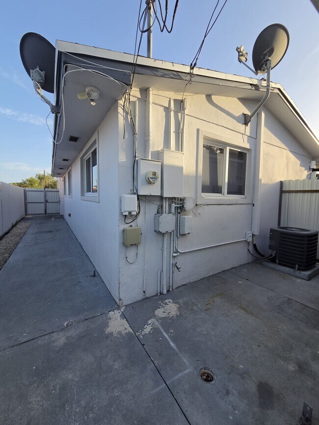 Building Photo - 3191 NW 18th St