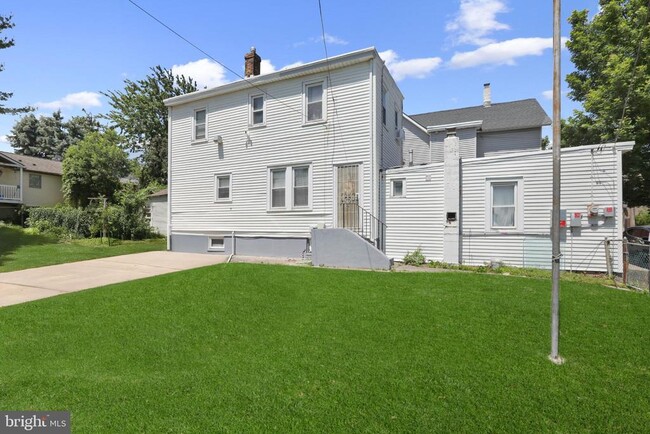 Building Photo - 709 Mulberry St