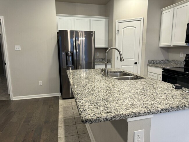 Building Photo - Close to Barksdale Air Force Base... You d...