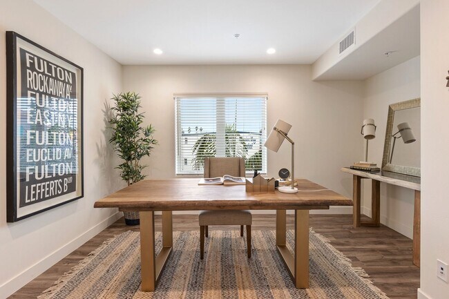 Foto del edificio - AVAILABLE NOW! 3BD + BONUS ROOM/4BA - LUXURY BEACH CONDO! 1 BLOCK TO THE BEACH!!- $6,995/mo