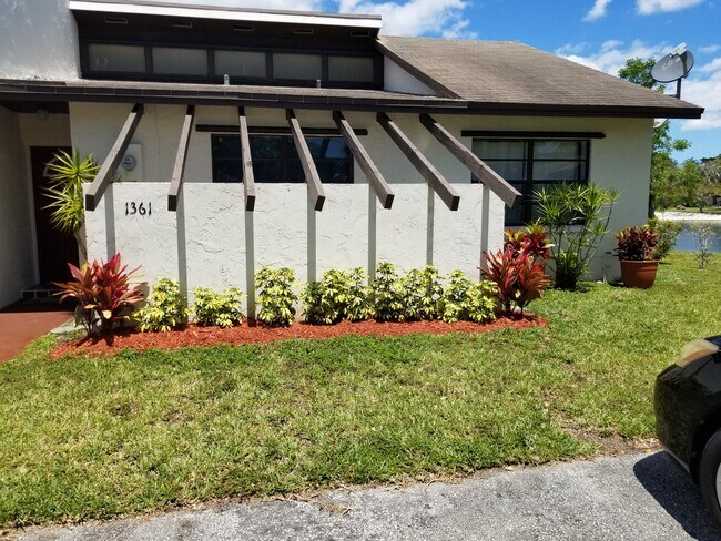Foto del edificio - 1361 Sandpiper Blvd
