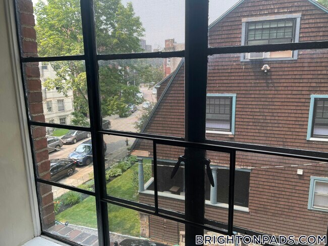 Building Photo - 97 Strathmore Rd