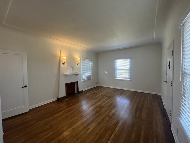 Living Room View 2 - 219 S Eucalyptus Ave