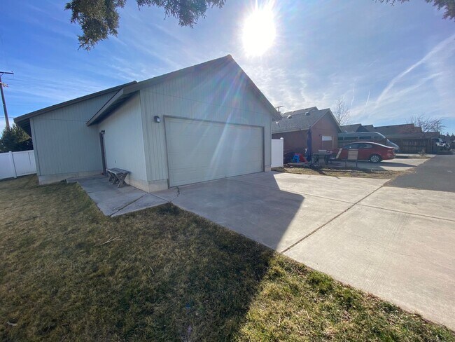 Foto del edificio - Single-Level Home in a Convenient NE Bend Location