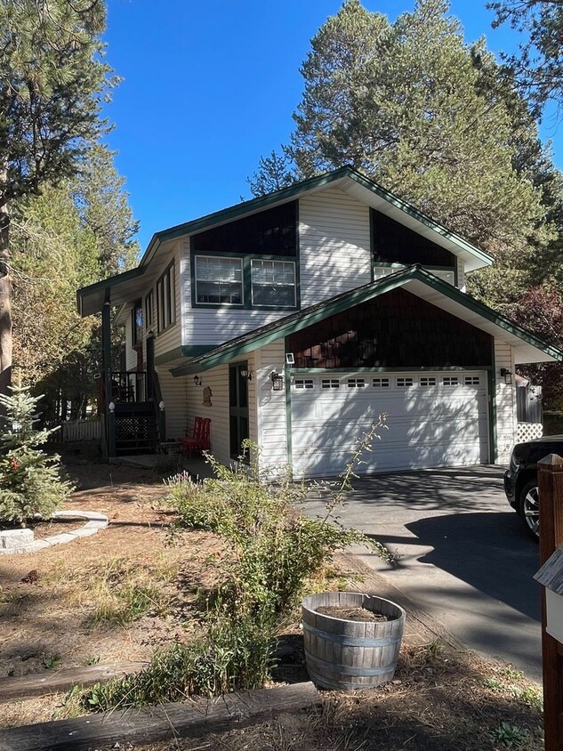 Foto principal - Quiet 4Bd 2Ba home avail. for a 3-5 month ...