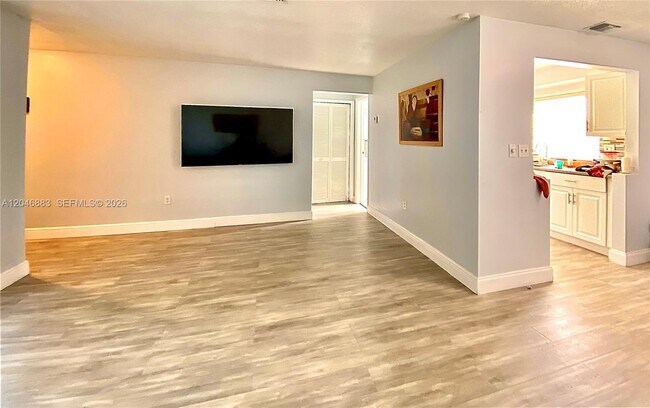 Foto del edificio - 6810 NW 28th St