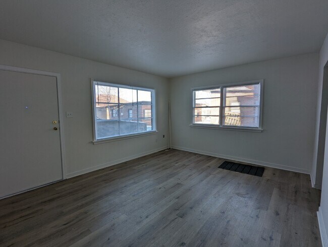 Building Photo - 1218 8th Ave S