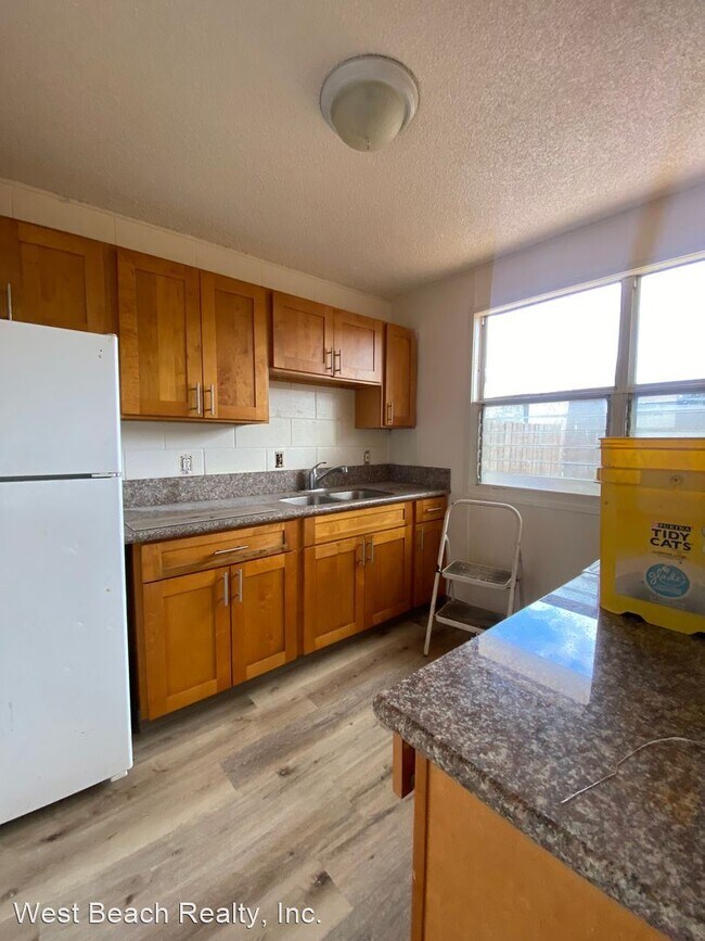 Building Photo - 3 br, 1.5 bath House - 85-156 Ala Walua St...