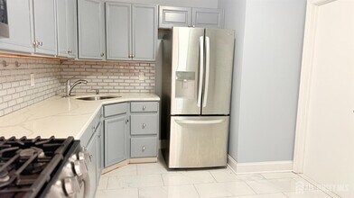 Building Photo - 396 College Dr