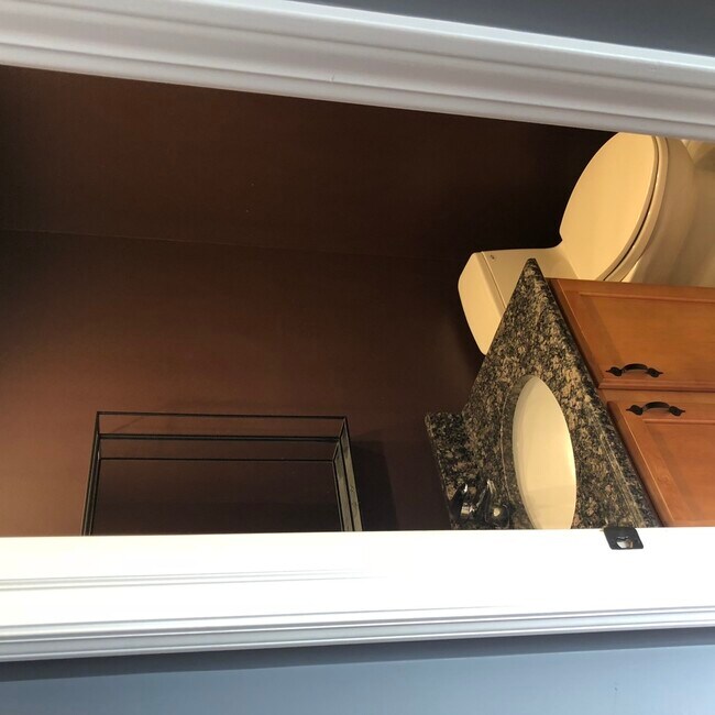 Foto del edificio - 1052 N Claremont Dr